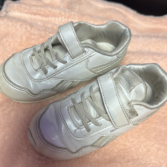 Reebok size 8 sneakers good condition - Picture 2 of 5